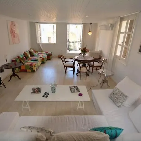 Stylish In The Heart Of The Old Town! *